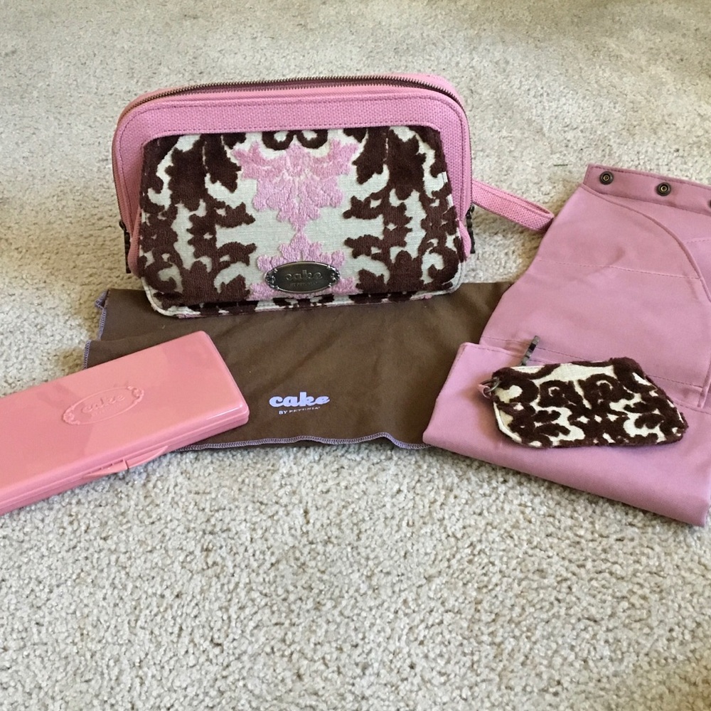CAKE By PETUNIA♨️SALE♨️NEW DIAPER CLUTCH PAD